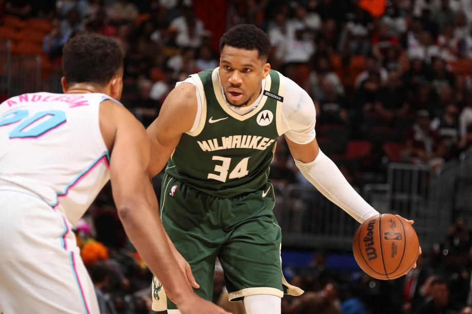 字母哥36+15+10大三双 雄鹿加时险胜热火三连胜