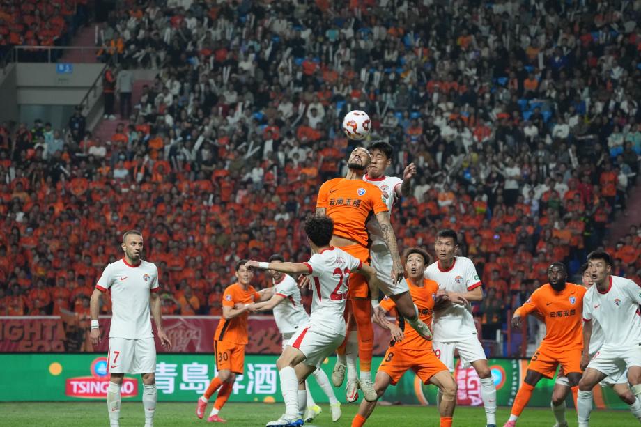 徐宏杰头球锁定胜局 云南玉昆战胜青岛海牛