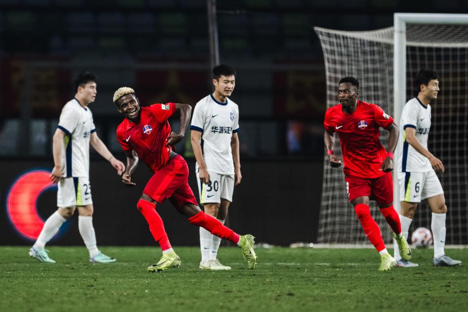 恩戈姆梅开二度 梅州客家主场击败武汉三镇