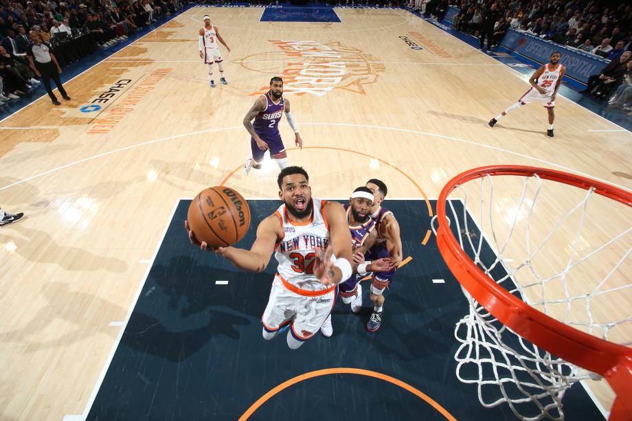 阿努诺比32+6布伦森复出 布克40+4尼克斯胜太阳