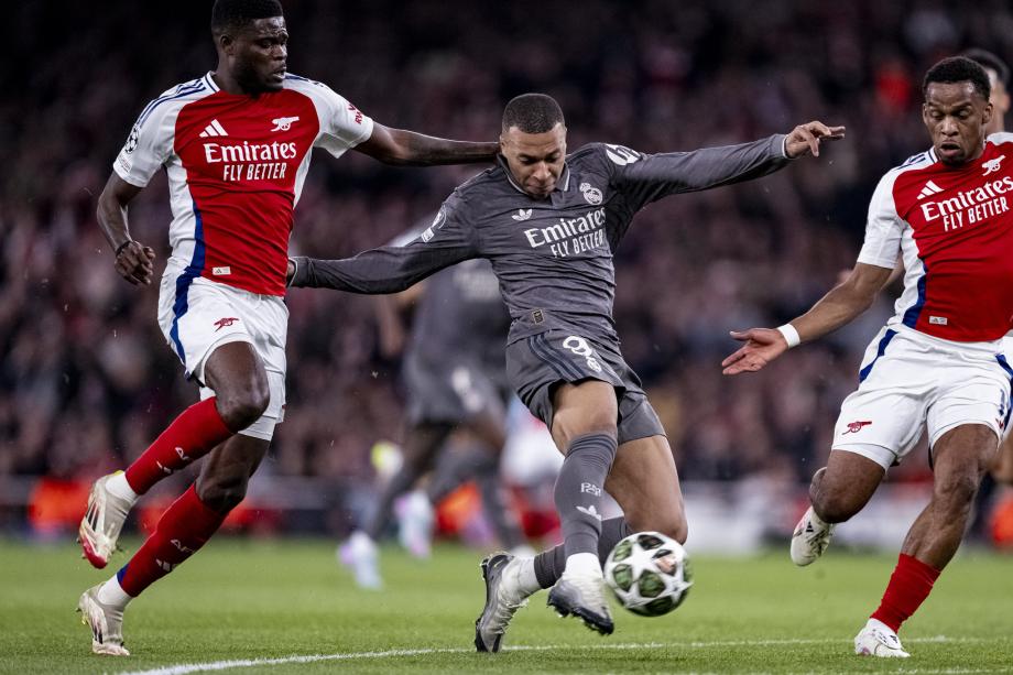 赖斯任意球双响梅里诺破门 阿森纳3-0皇马