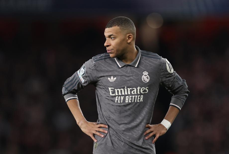 赖斯任意球双响梅里诺破门 阿森纳3-0皇马