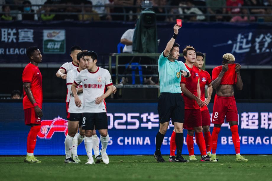 谭龙、徐越中场吊射破门 亚泰3-1十人梅州