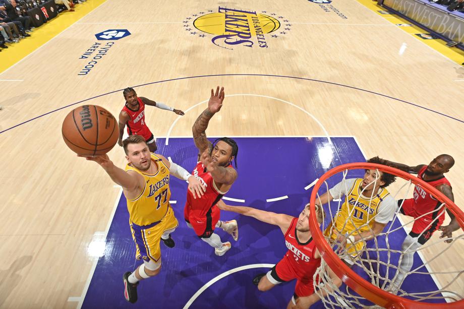 东契奇39+8詹姆斯14+8 湖人大胜火箭锁定西部第三