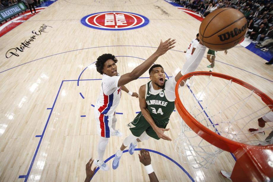 字母哥32+11+15 雄鹿力克活塞锁定东部第五