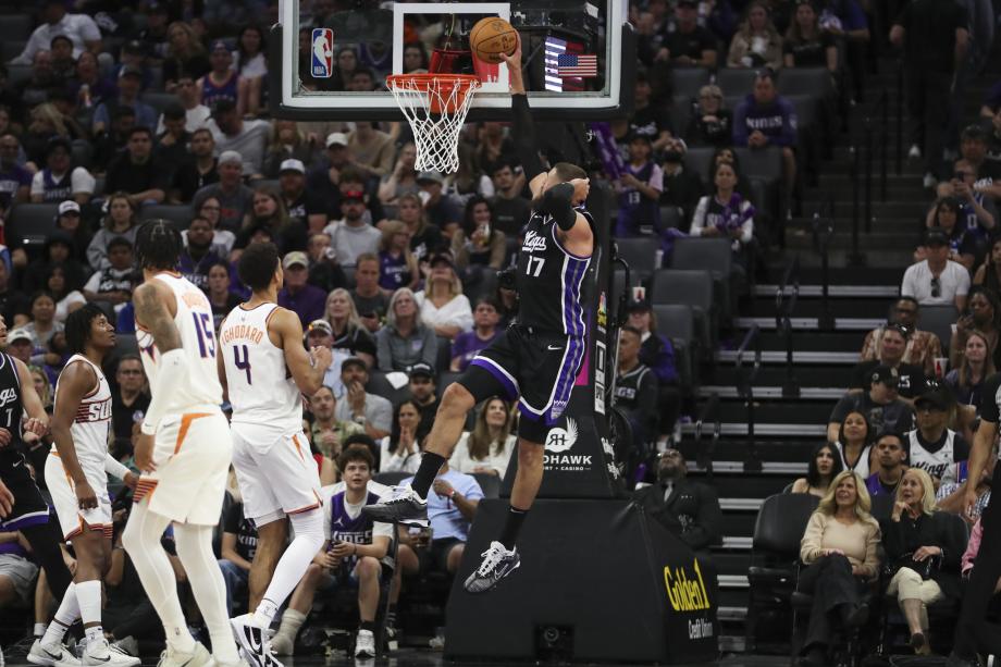 萨博尼斯20分12板 国王主场击败太阳