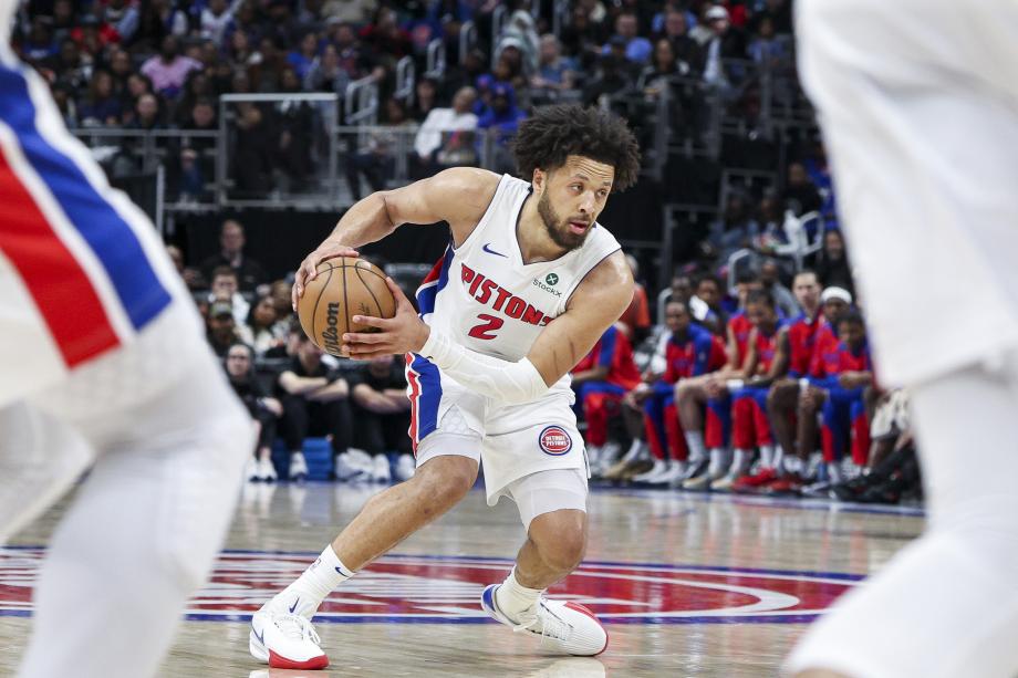 康诺顿43分11板 雄鹿加时击败活塞