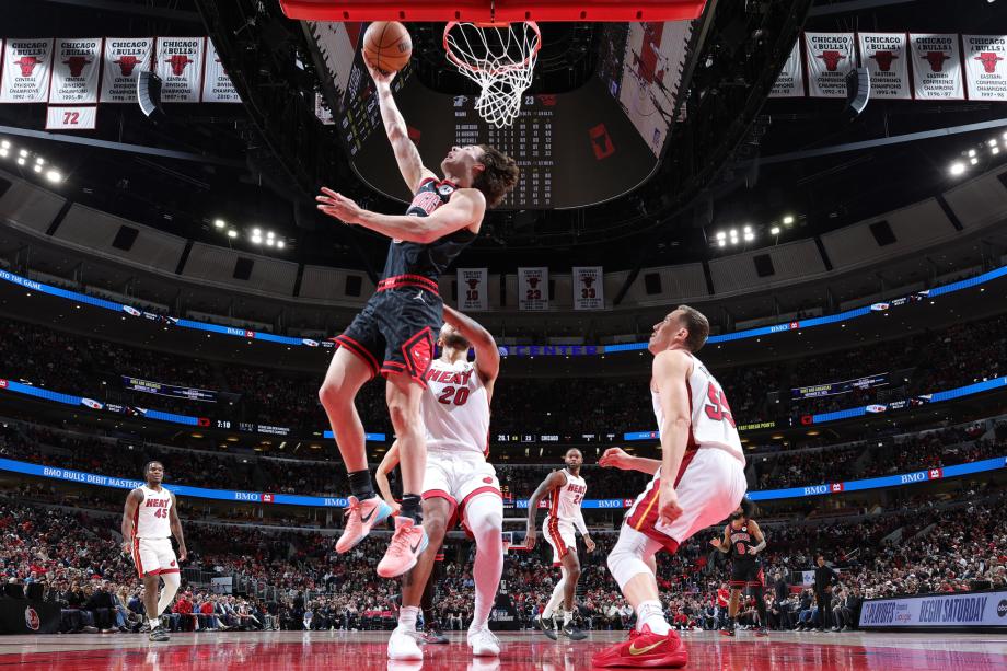 NBA附加赛-希罗38+5维金斯20+9 热火淘汰公牛