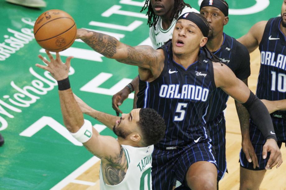 怀特30分班凯罗空砍36+11 绿军轻取魔术