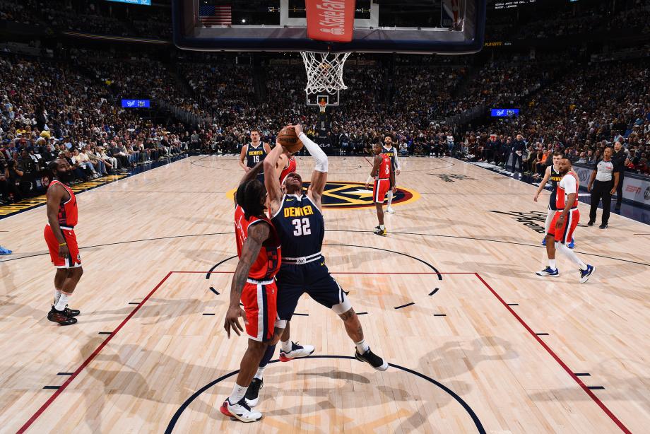 莱昂纳德39分约基奇空砍三双 快船险胜掘金