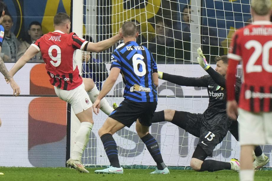 约维奇双响 AC米兰3-0国米总分4-1进决赛