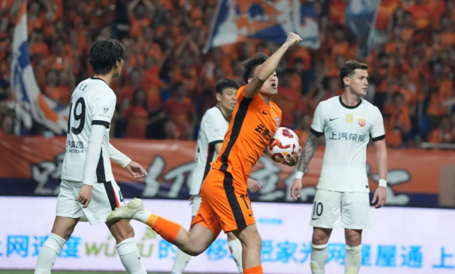 莱昂纳多双响武磊替补助攻 海港3-2战胜玉昆