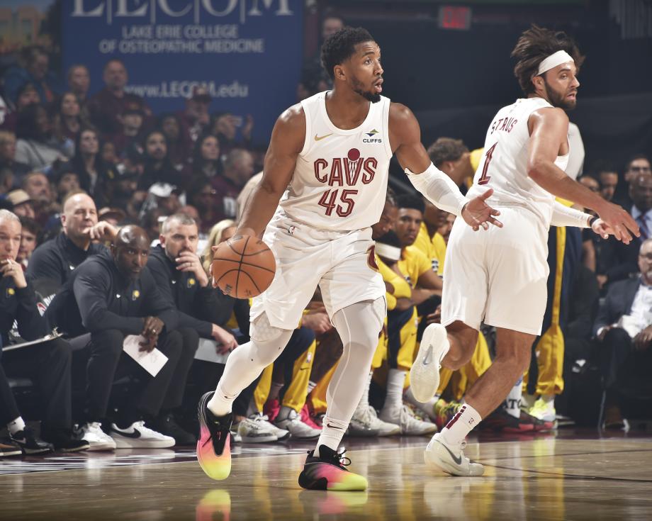 哈利伯顿22+13米切尔33分 步行者力擒骑士开门红