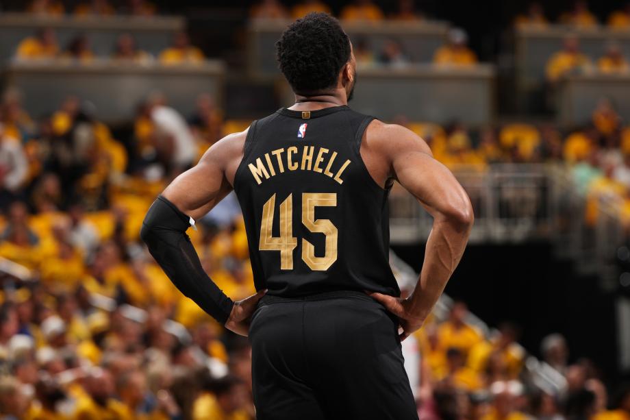 米切尔43分 骑士客胜步行者大比分1-2