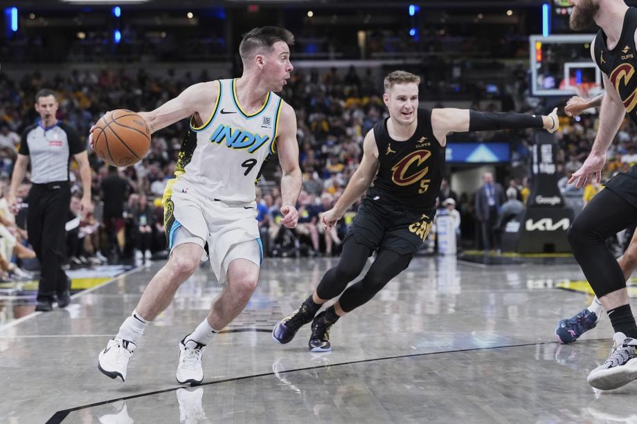 西亚卡姆21+6加兰21分 步行者轻取骑士夺赛点