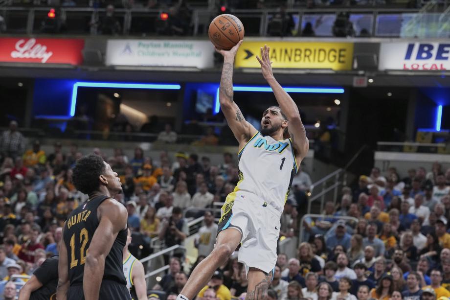 西亚卡姆21+6加兰21分 步行者轻取骑士夺赛点