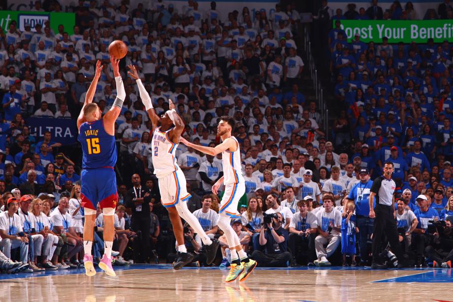 约基奇空砍44+15亚历山大31分 雷霆险胜掘金