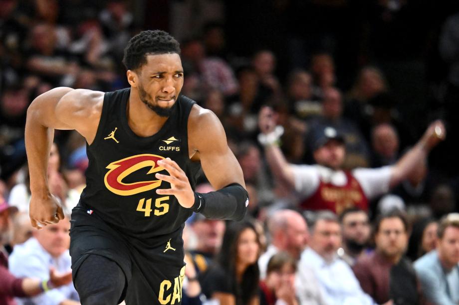 哈里伯顿31+8米切尔35分 步行者淘汰骑士进东决