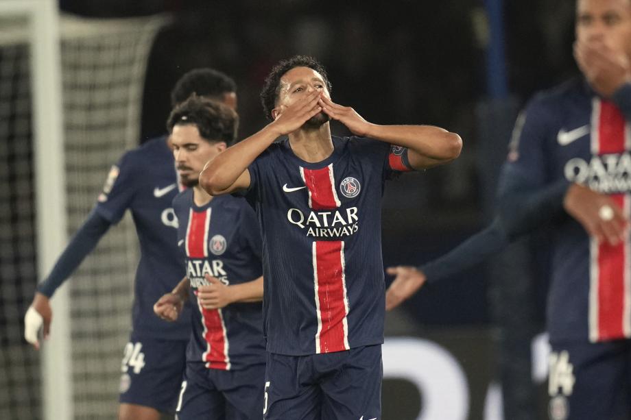 克瓦拉茨赫利亚双响 巴黎3-1逆转战胜欧塞尔