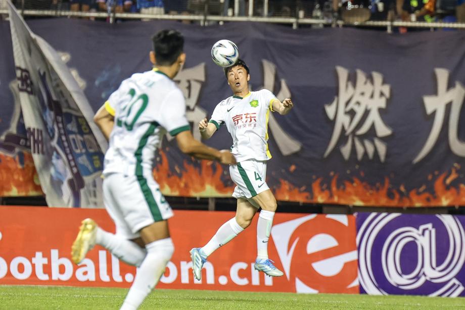 张稀哲任意球世界波 北京国安5-0大胜晋级