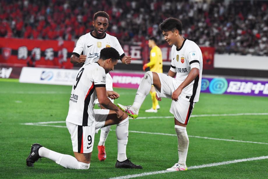 古斯塔沃双响 上海海港6-2晋级足协杯16强