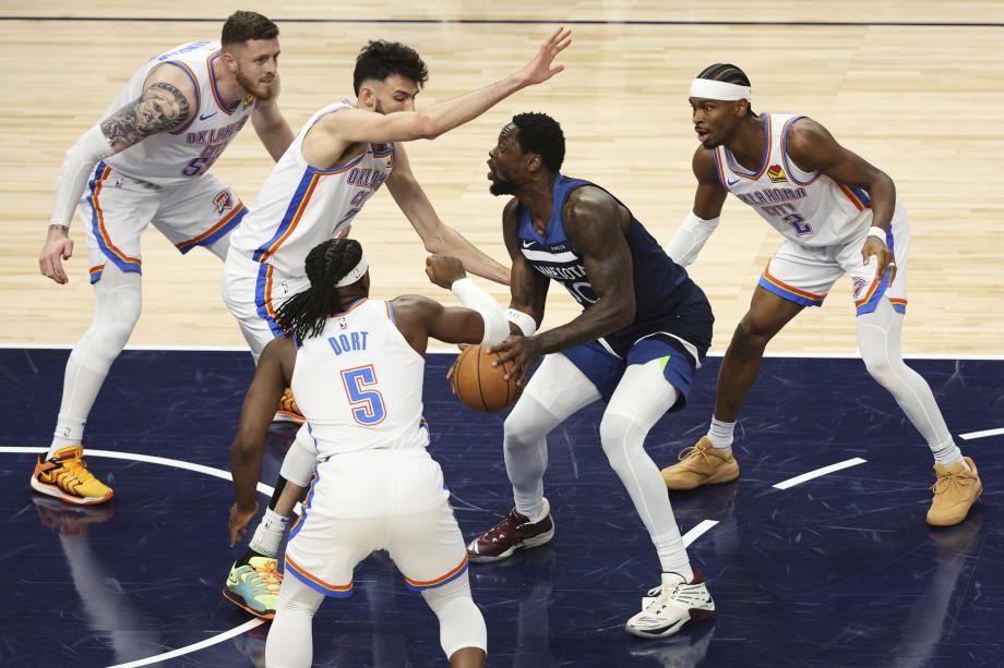 爱德华兹30+9+6 森林狼大胜雷霆总比分1-2