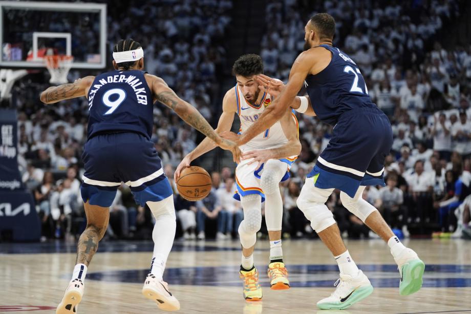 爱德华兹30+9+6 森林狼大胜雷霆总比分1-2