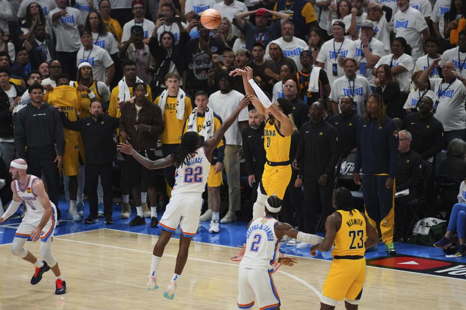 哈利伯顿0.3秒准绝杀 步行者逆转雷霆总决赛开门红