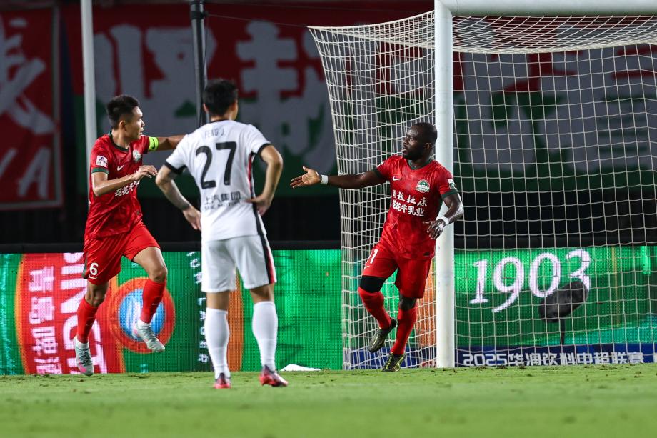 莱昂纳多传射李新翔破门 上海海港3-1河南队五轮不败