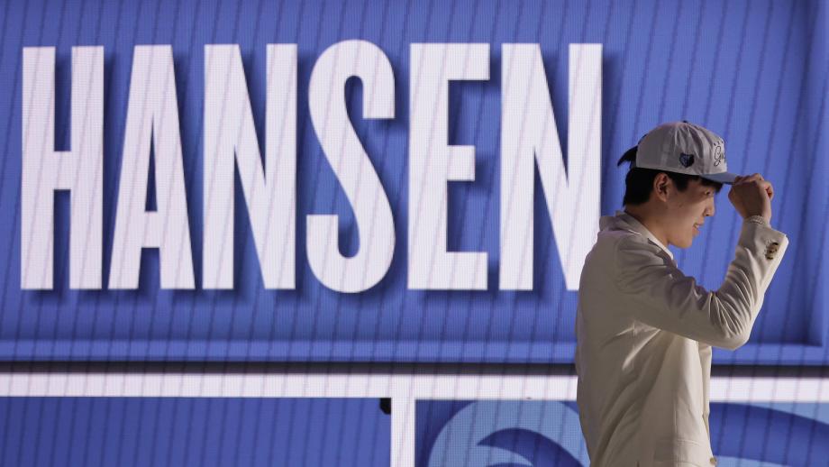 NBA选秀大会：中国球员杨瀚森首轮第16顺位被选中