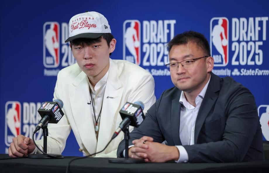 NBA选秀大会：中国球员杨瀚森首轮第16顺位被选中