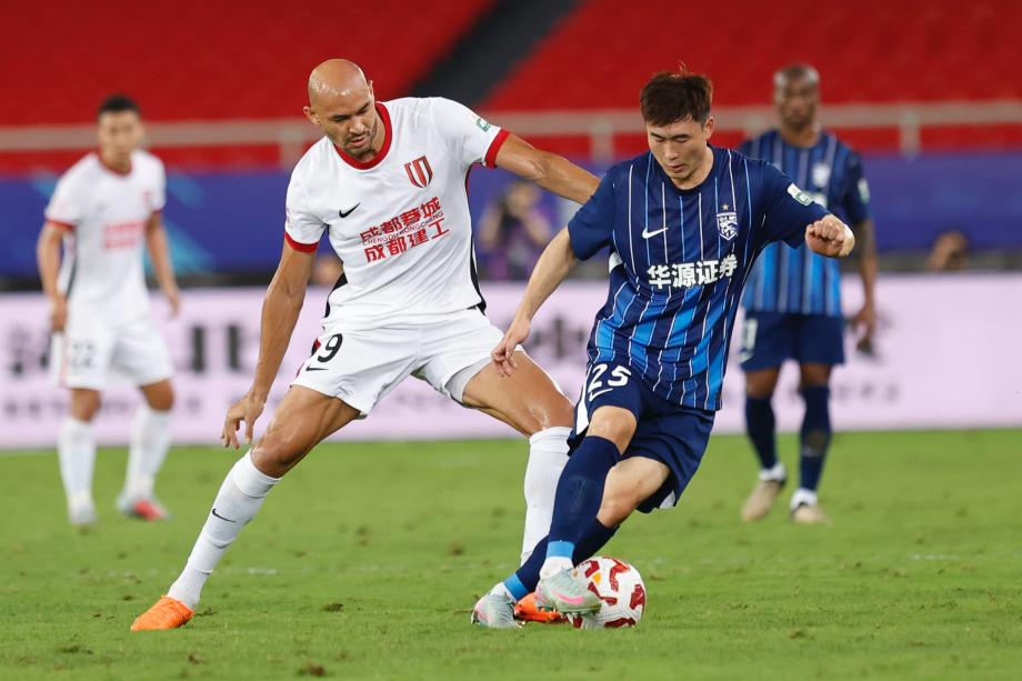 韦世豪点射图多列破门 成都蓉城2-2武汉三镇