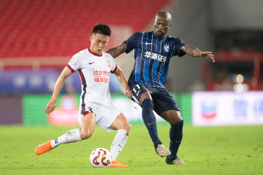 韦世豪点射图多列破门 成都蓉城2-2武汉三镇