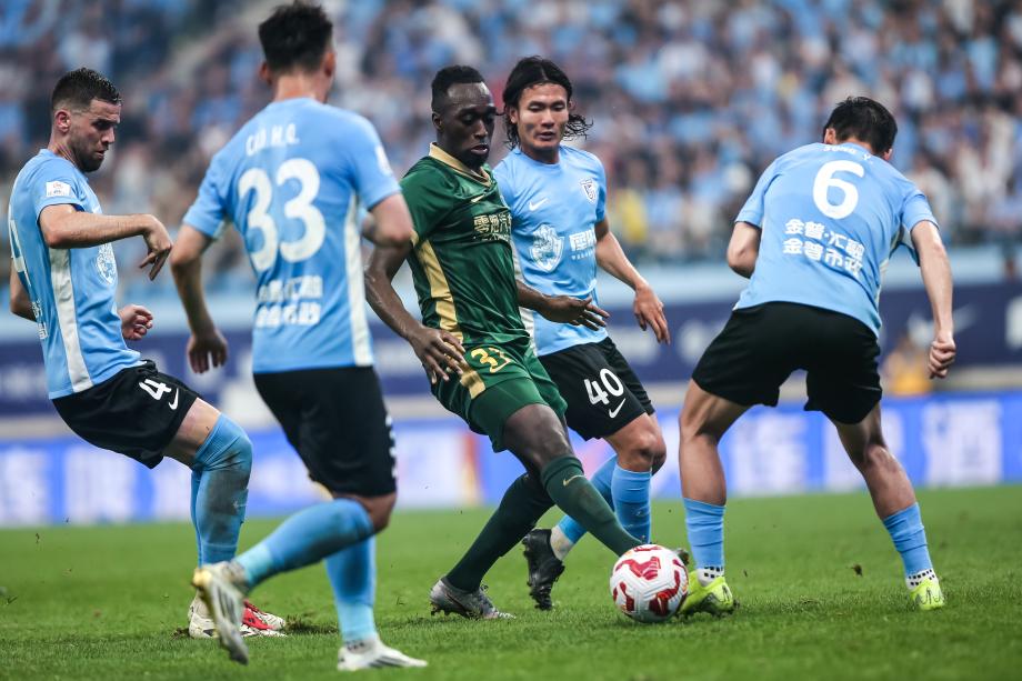 马莱莱头球破门 大连英博主场击败浙江队