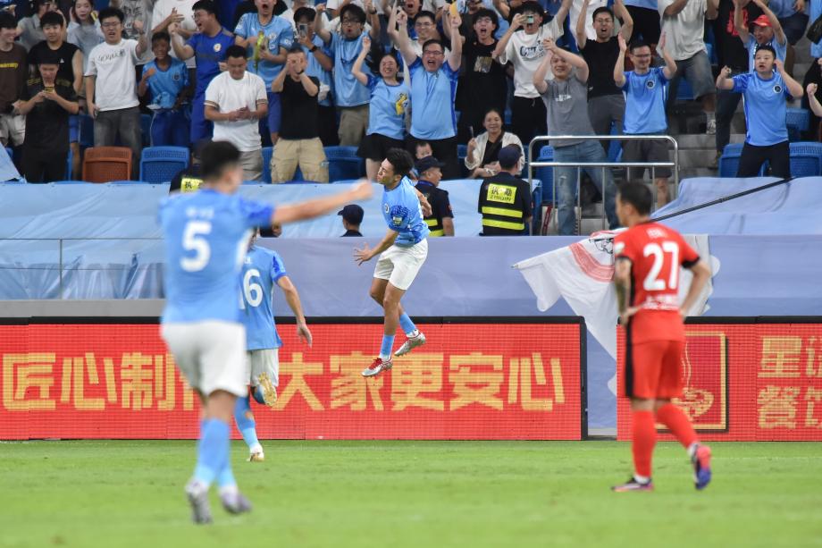 莱昂纳多传射建功 上海海港战胜深圳新鹏城