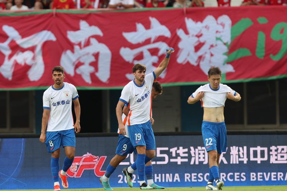 泽卡两球卡多索梅开二度 河南主场战平山东