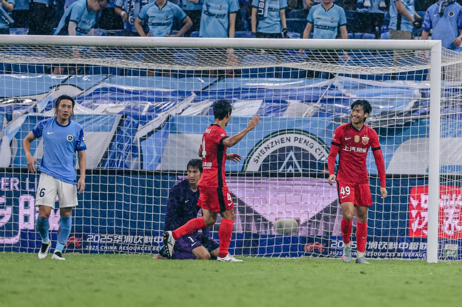 莱昂纳多传射建功 上海海港战胜深圳新鹏城