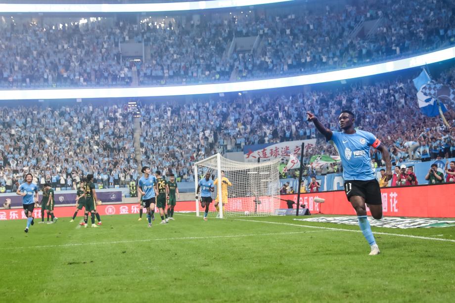 马莱莱头球破门 大连英博主场击败浙江队