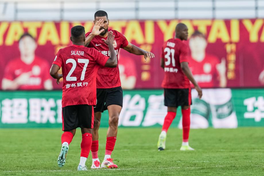 蒯纪闻两助攻 上海海港客场战胜长春亚泰