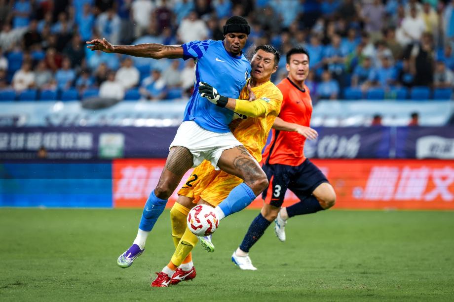 中超-韦斯利帽子戏法 深圳新鹏城4-0青岛海牛