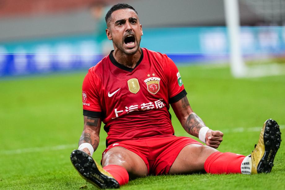 莱昂纳多进球 上海海港主场战平青岛西海岸