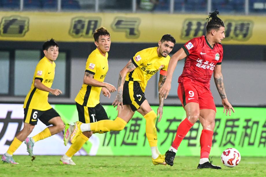 中超-戴维森破门 十人青岛西海岸2-1十人河南