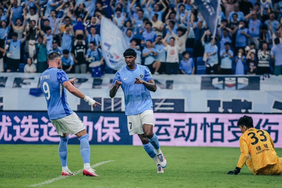 米特里策传射卡列洛两球 浙江胜深圳新鹏城