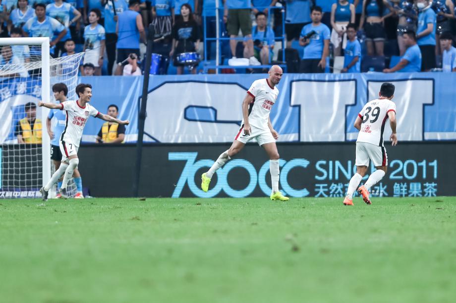 费利佩进球甘超破门 成都蓉城战胜大连英博