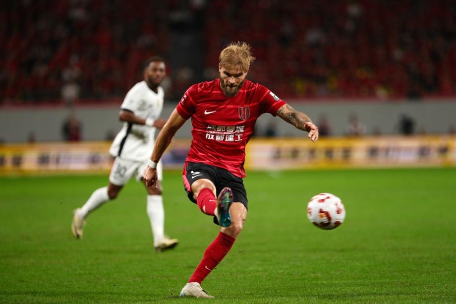 古尔芬克尔独造3球费利佩双响 蓉城4-1海港