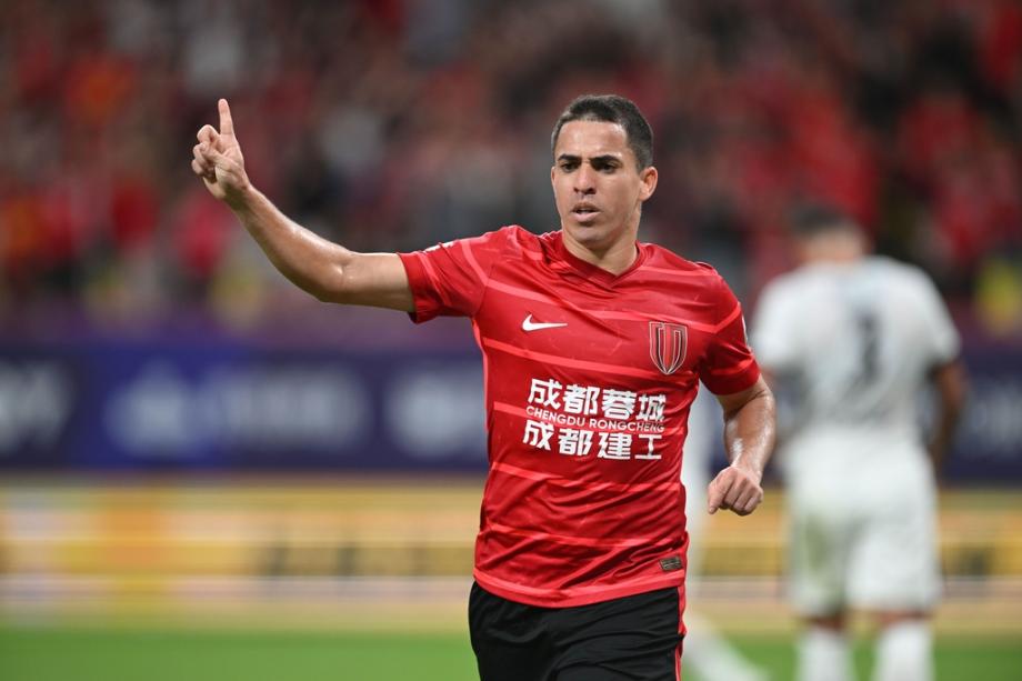 古尔芬克尔独造3球费利佩双响 蓉城4-1海港