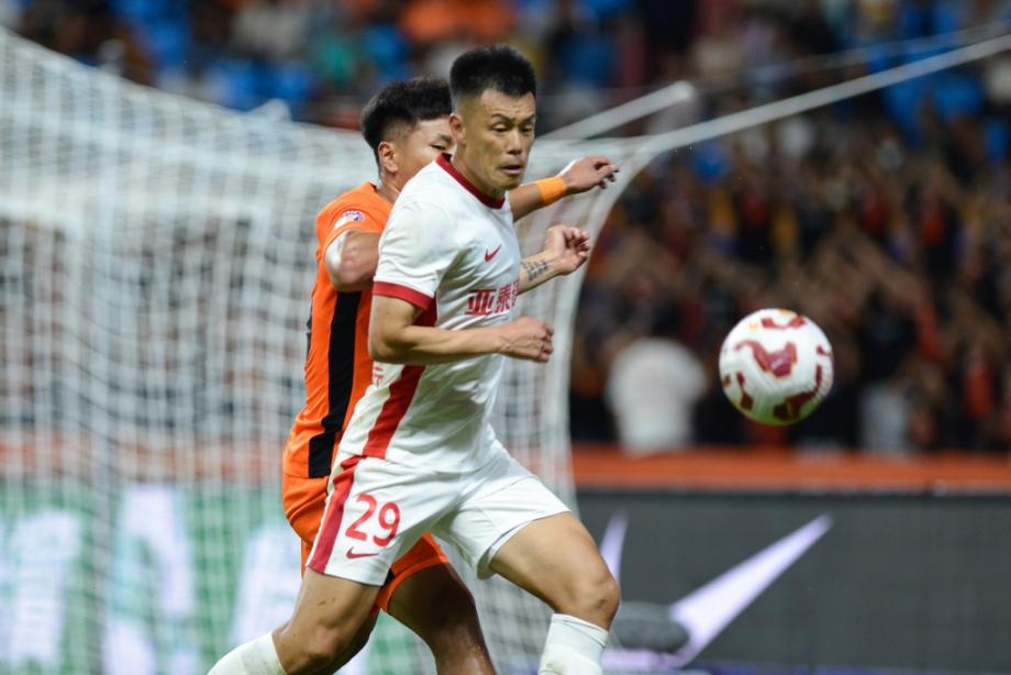 张华晨破门奥斯卡点射 长春亚泰1-1云南玉昆