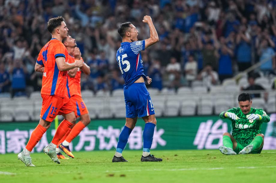 卡扎伊什维利帽子戏法 泰山客场战平申花