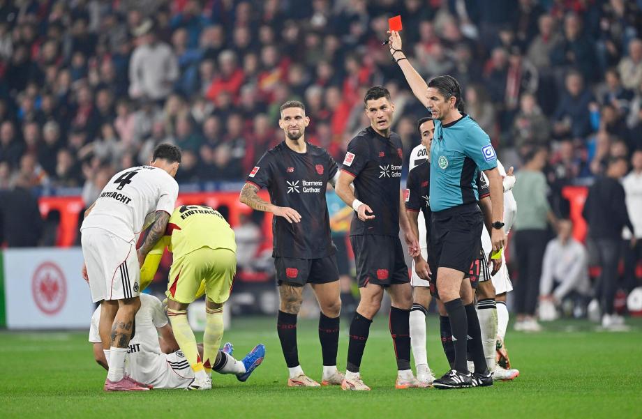 9人勒沃库森3-1击败法兰克福 迎来本赛季德甲首胜