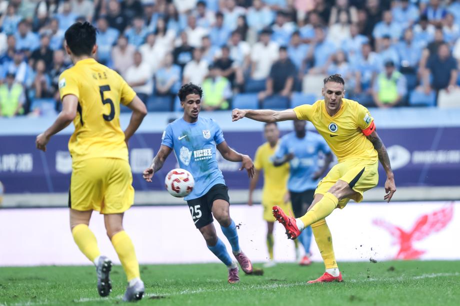 大连英博2-1逆转深圳新鹏城 取得近四轮首胜